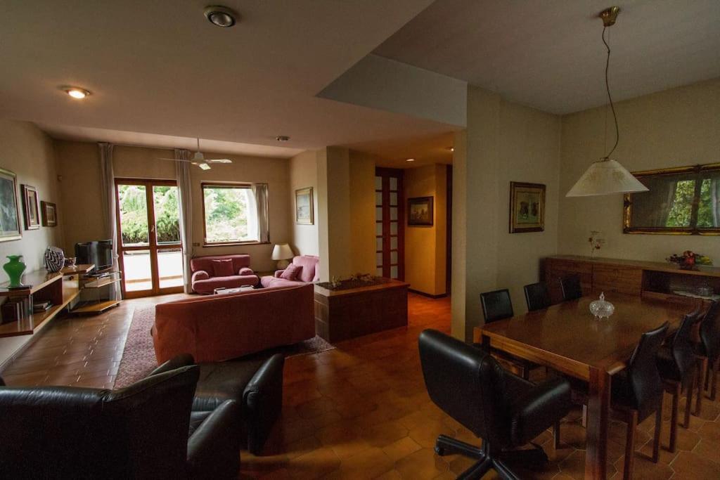 Casa Su Lago Privato A Due Passi Da Milano Segrate Exterior photo