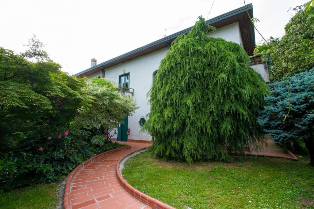 Casa Su Lago Privato A Due Passi Da Milano Segrate Exterior photo